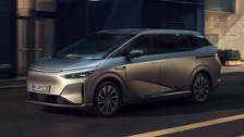 XPENG X9 FWD Standard Range